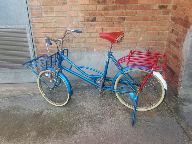 0031 bicicleta reparto bh soporte pie azul rojo alt.90x154 _55eu._ 1u
